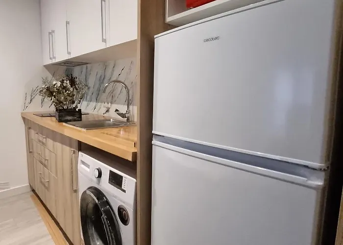 Cathedral And Plaza- Vut-09942 *